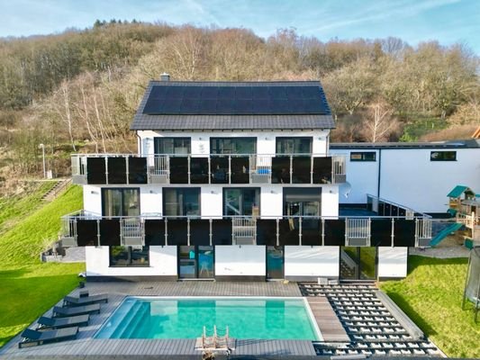 Rückansicht mit Pool