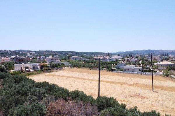 Kreta, Tavronitis: Schönes Grundstück mit Meerblick und hoher Baukapazität zu verkaufen