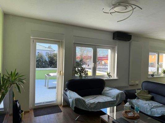 Wonzimmer , Zugang Balkon Terrasse