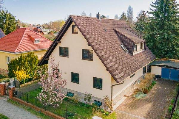 Hochwertiges Zweifamilienhaus
