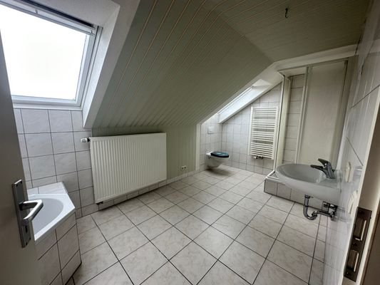 Wohnung DG - Bad 1.jpg