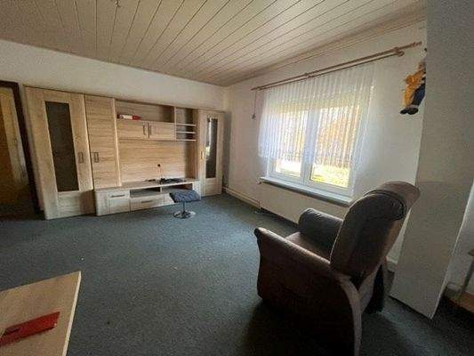 weiteres helles großes Zimmer im EG