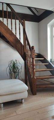 Aufstieg DG links zum Schlafzimmer.jpg