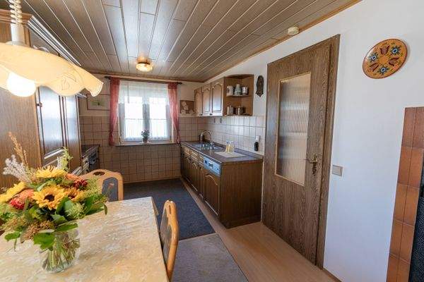 Erdgeschoss, Küche mit Essbereich 