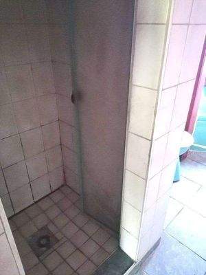 Bad mit WC, Wanne, Dusche