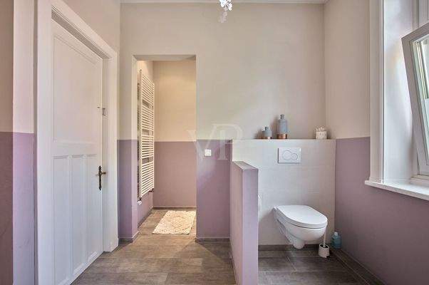 separater Duschbereich im Kinderbad