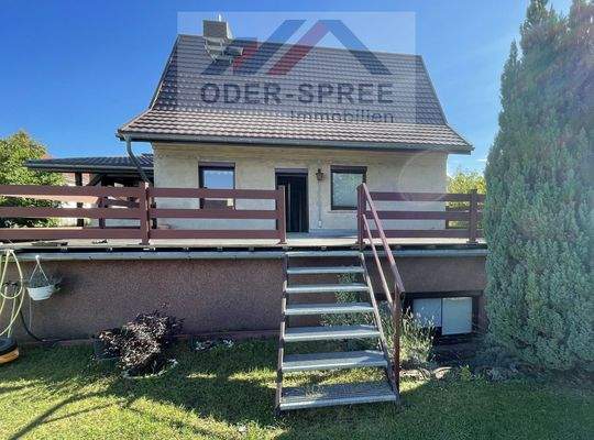 Rückansicht mit Terrasse