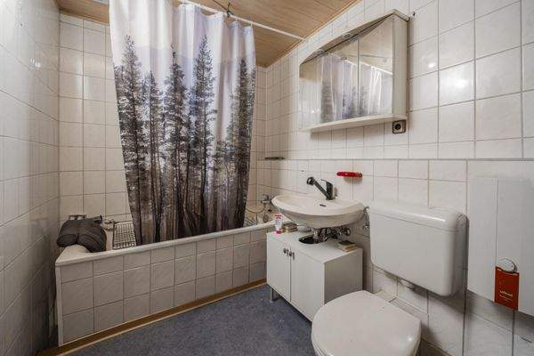 Badezimmer mit Badewanne OG