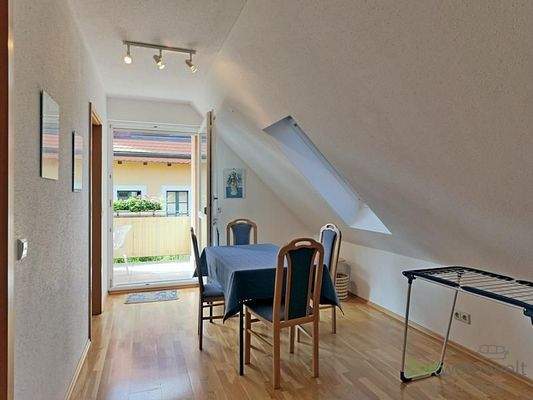 Esstisch vor der Küche