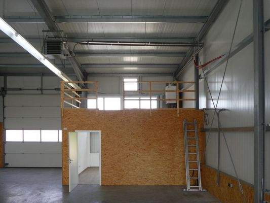 Büro mit Lagerfläche