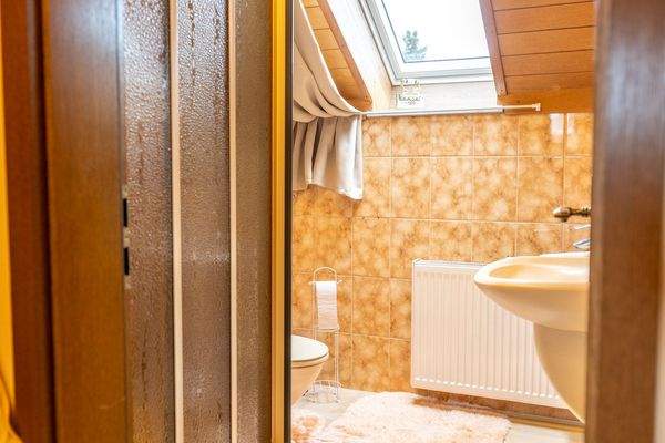 Großzügiges Wohnhaus mit Garten, Wintergarten & PV – ruhig gelegenes Raumwunder