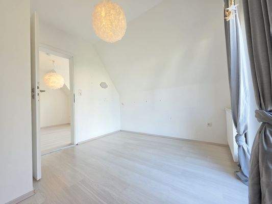 Kinderzimmer davon das Ankleidezimmer Dachgeschoss