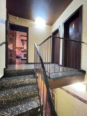 1 Treppe verbindet EG und UG mit WCs 10502