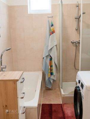 CM1407 auswandern-ungarn-Badezimmer