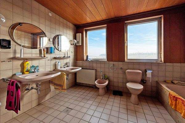 großes Tageslichtbad