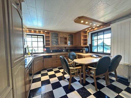 Einbauküche aus Holz