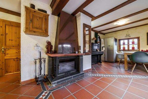 Kamin mit Kupferplatte