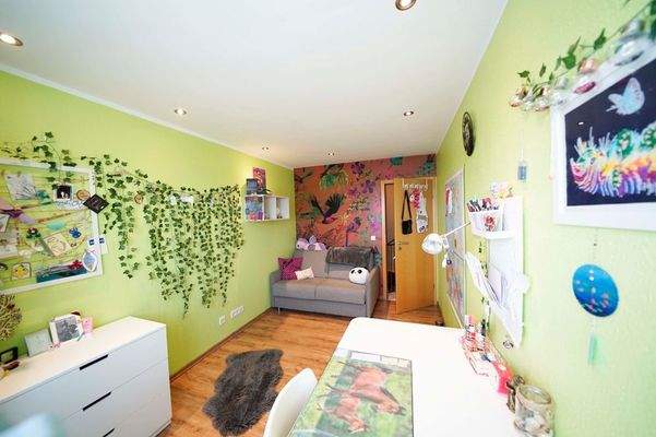 Großzügiges Kinderzimmer