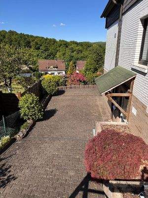 seitlicher Eingang zur Einliegerwohnung