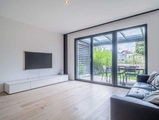 Wohnbereich und Westterrasse