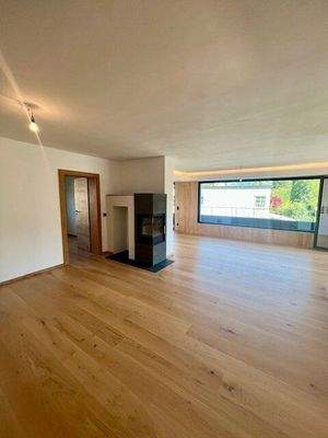 offenes Wohnzimmer mit Kaminofen