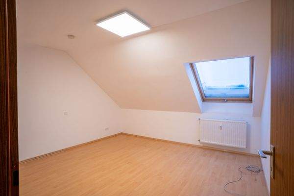 Wohn-/Schlafzimmer DG