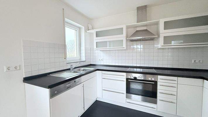 weisse Einbauküche links