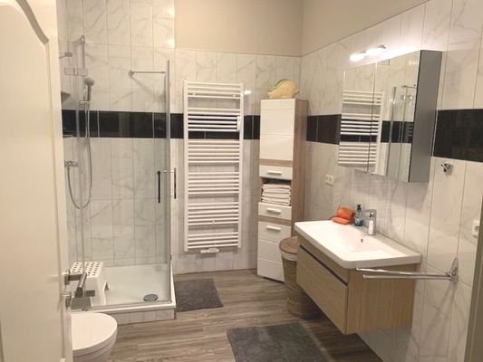 Badezimmer, ca. 7,90 qm groß