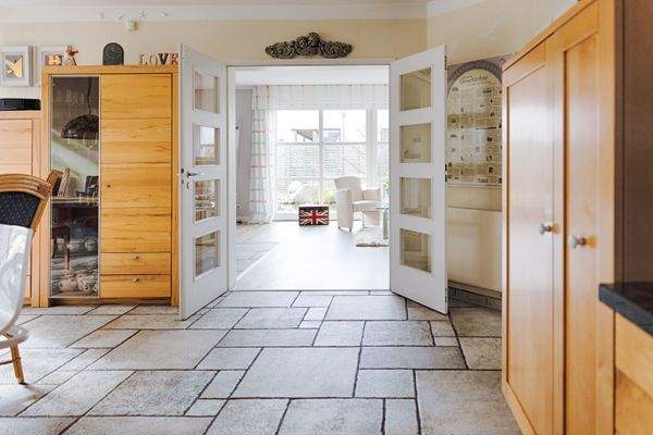 Wohnküche mit Zugang zum Wohnzimmer