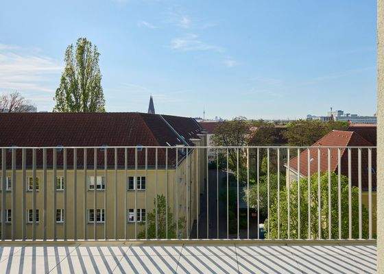 Ausblich Straßenseite - mit Fernsehturm 