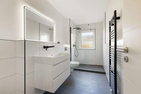 Badezimmer mit Walk In Shower