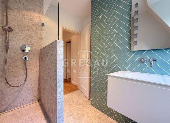 Duschbad im Dachgeschoss