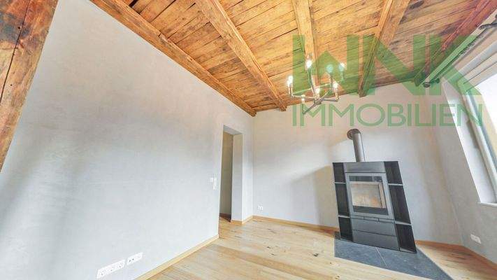 Wohnzimmer mit Kamin