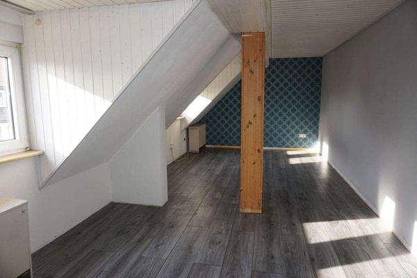 Wohnzimmer Dachgeschoss.JPG