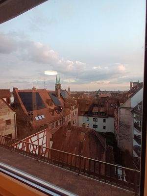 Wohnzimmer mit Blick aus Fenster