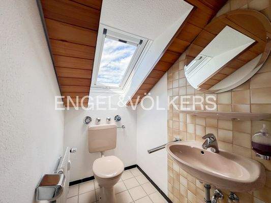 Separates WC mit Dachfenster