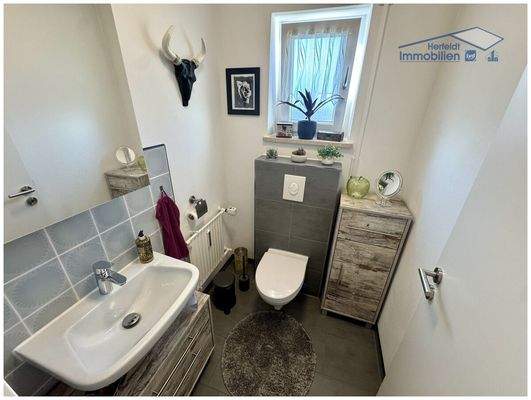 Gäste-WC mit Fenster - 1. OG