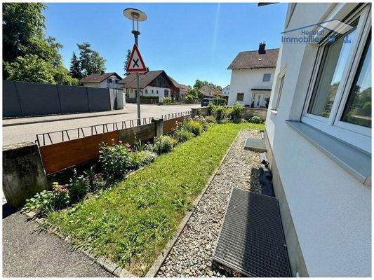 Ideal für Familien oder Kapitalanleger (mit KI Sommerbild generiert)