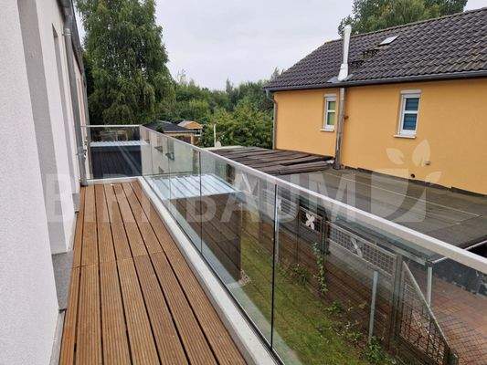 verglaste Balkonbrüstung