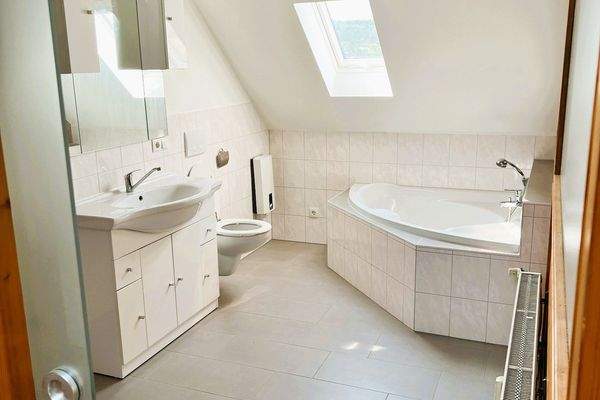 Modernes Tageslichtbad