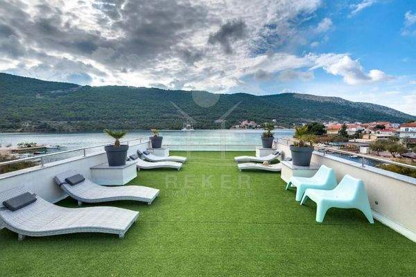 Die Dachterrasse bildet eine Oase der Ruhe