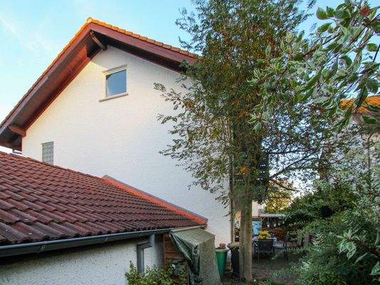 Seitenansicht und Garten