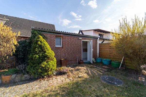 Gartenseitiger Eingang zum Anbau