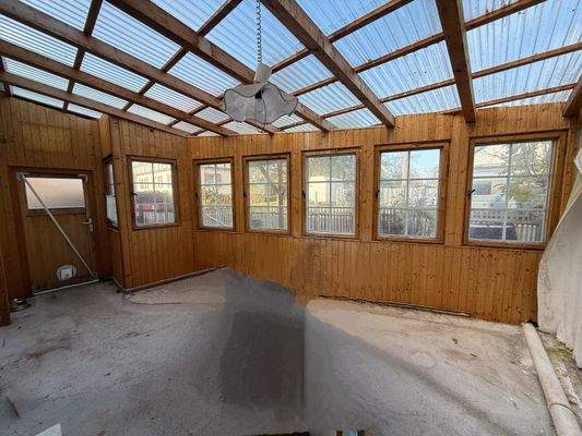 Geräumiger Wintergarten