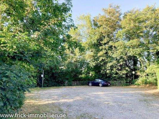 11-Der Parkplatz.JPG