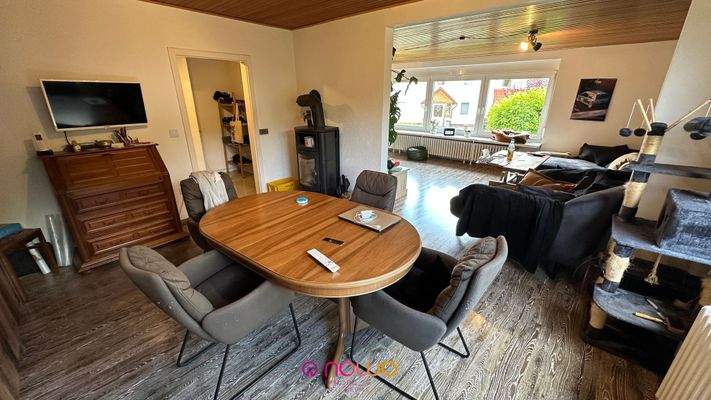 Essbereich und Wohnzimmer