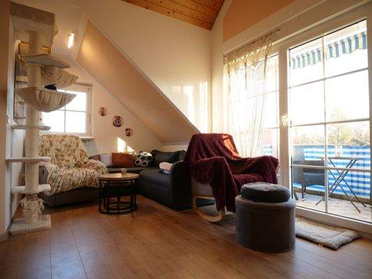 Wohnbereich mit Balkonzugang