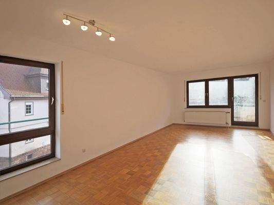 Helles, geräumiges Wohnzimmer