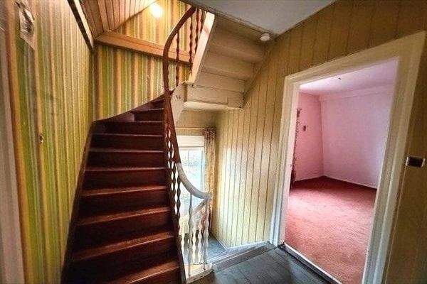 schöne Holztreppe in DG