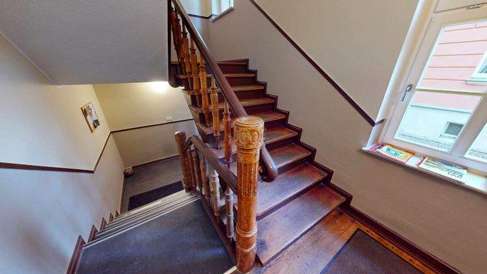 Gepflegt und gemütlich - das frisch renovierte Treppenhaus
